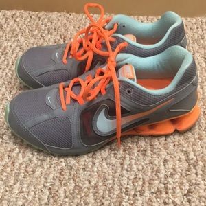 Nike woman’s 7 1/2 tennis shoes